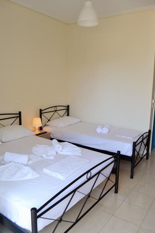 Sunflower Himara Room photo